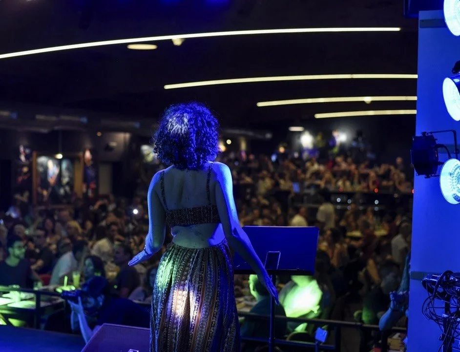 Roberta Rullo sul palco davanti al pubblico